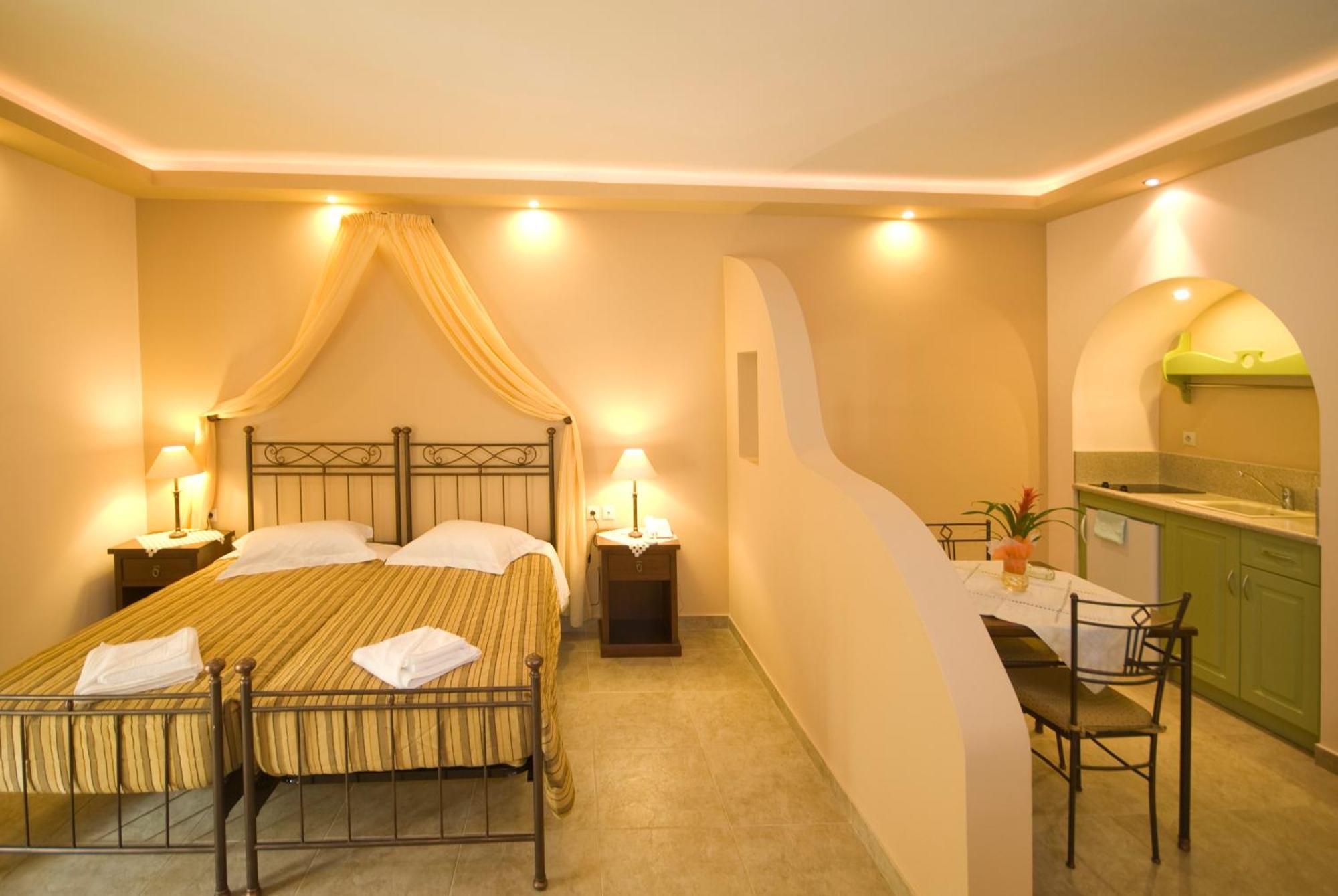 Anassa Deluxe Suites Kamári Екстериор снимка