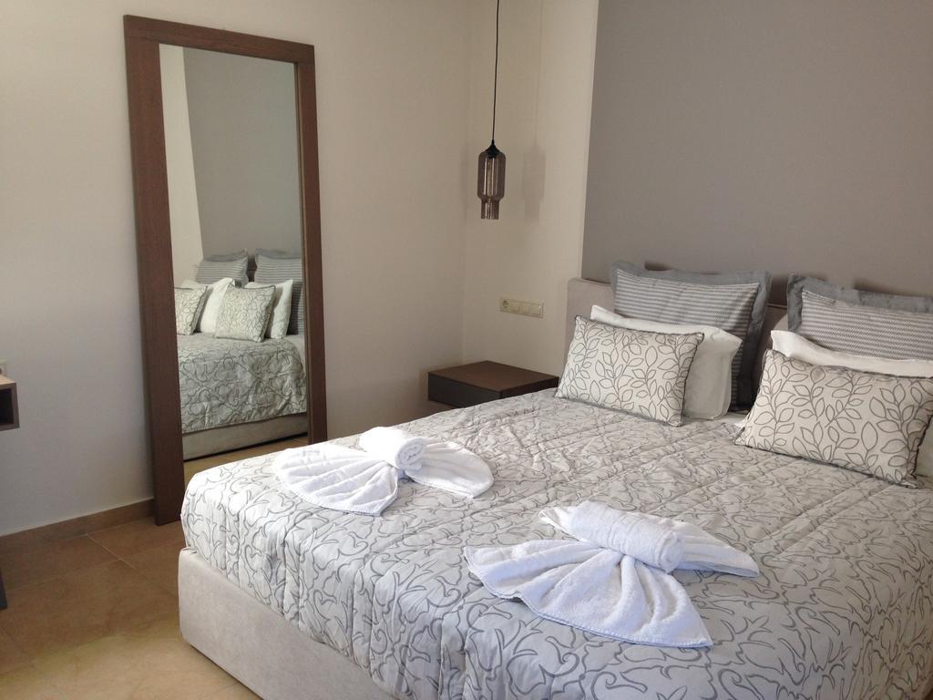 Anassa Deluxe Suites Kamári Екстериор снимка